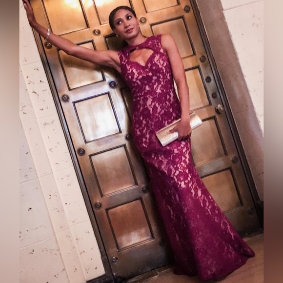 Xscape Cutout Lace Purple Gown. Pre-Owned. - Picture 3 of 9